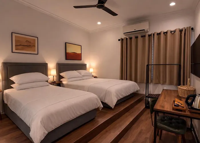 The Spicy Traveller Hotel, & *