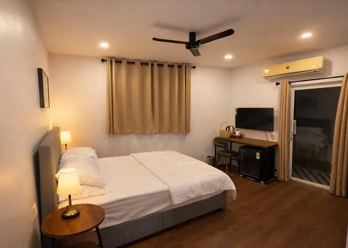 The Spicy Traveller Hotel, & Hotel *